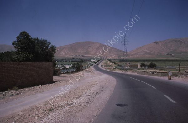 Town between Persepolis and Shiraz
